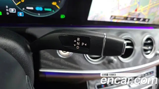 Mercedes-Benz E-Class 2023 — Photo 9/20