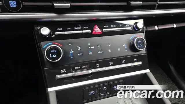 Hyundai Santa Fe 2024 — Фото 17/20