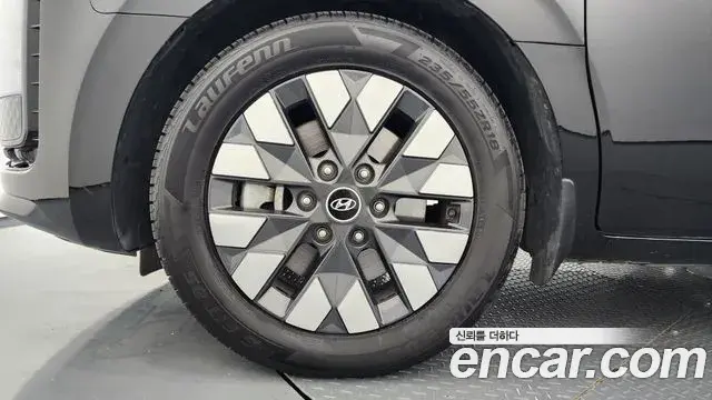 Hyundai Staria 2023 — Фото 5/20