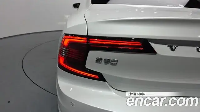 Volvo S90 2022 — ფოტო 25/32