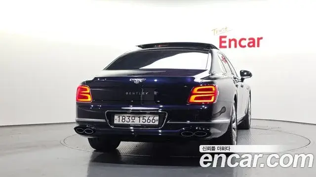 Bentley Flying Spur 2022 — Photo 28/37