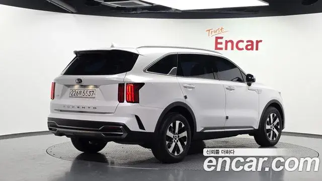 Kia Sorento 2021 — Фото 2/20