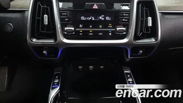 Kia Sorento 2021 — Фото 17/20