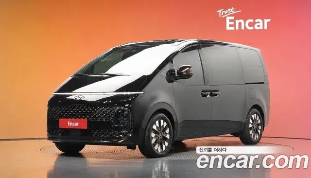Hyundai Staria 2021 — Фото 1/20