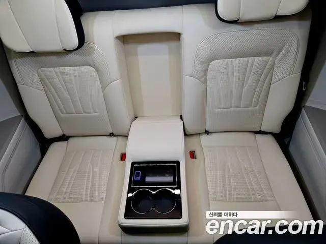 Kia Carnival 2024 — ფოტო 10/20