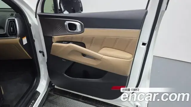 Kia Sorento 2023 — Photo 16/38