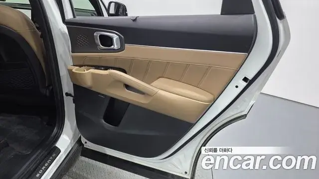 Kia Sorento 2023 — Photo 21/38