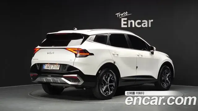 Kia Sportage 2023 — Фото 2/20