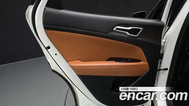 Kia Sportage 2023 — ფოტო 12/37