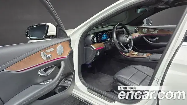 Mercedes-Benz E-Class 2021 — Фото 10/20