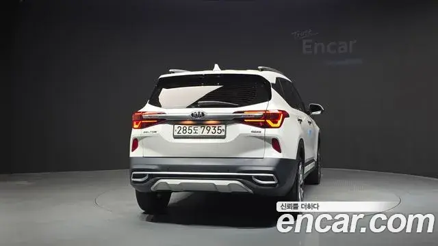 Kia Seltos 2020 — Фото 4/20