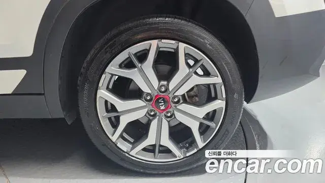 Kia Seltos 2020 — ფოტო 17/31