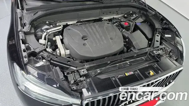 Volvo XC60 2022 — Şəkil 27/34