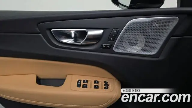 Volvo XC60 2022 — Şəkil 2/34