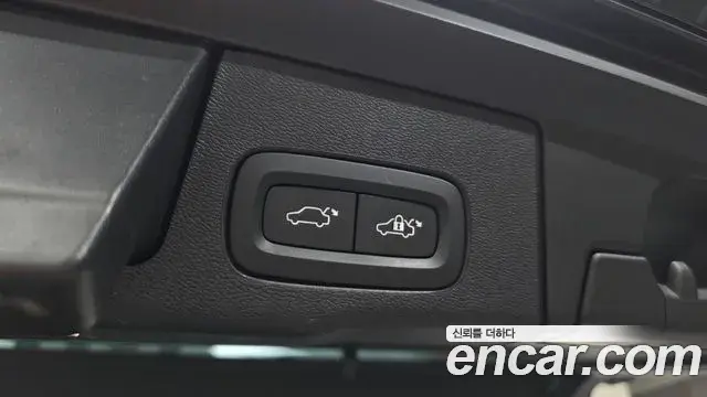 Volvo XC60 2022 — Şəkil 17/34