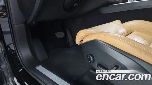 Volvo XC60 2022 — Şəkil 8/34