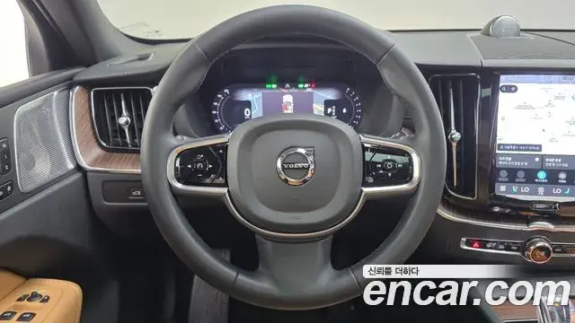 Volvo XC60 2022 — Şəkil 16/34