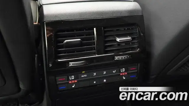Volkswagen Touareg 2024 — Photo 28/37