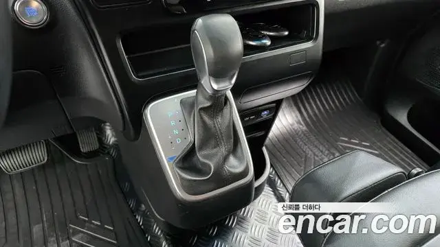 Hyundai Staria 2025 — Фото 7/20