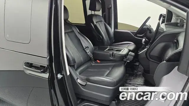 Hyundai Staria 2025 — Фото 11/20