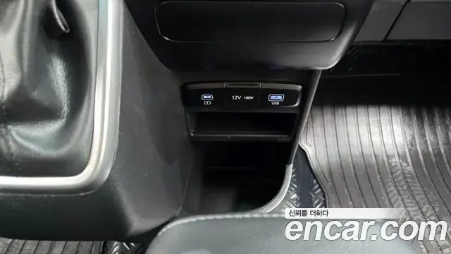Hyundai Staria 2025 — Фото 17/20
