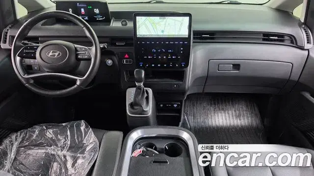 Hyundai Staria 2024 — Photo 7/20