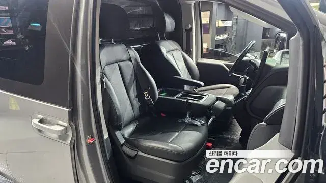 Hyundai Staria 2024 — Фото 11/20