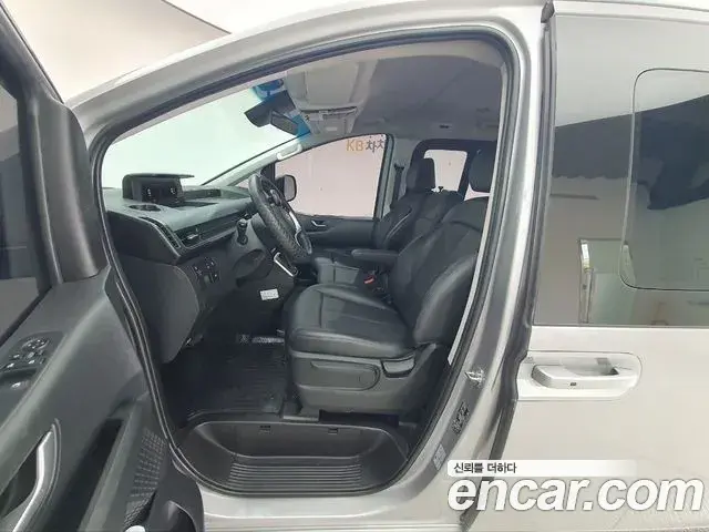 Hyundai Staria 2023 — Фото 13/20