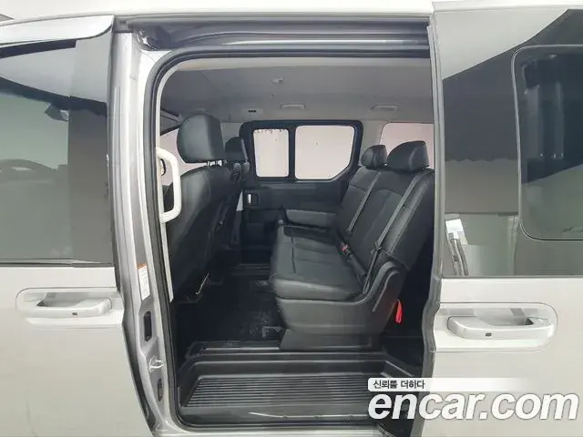 Hyundai Staria 2023 — Фото 14/20
