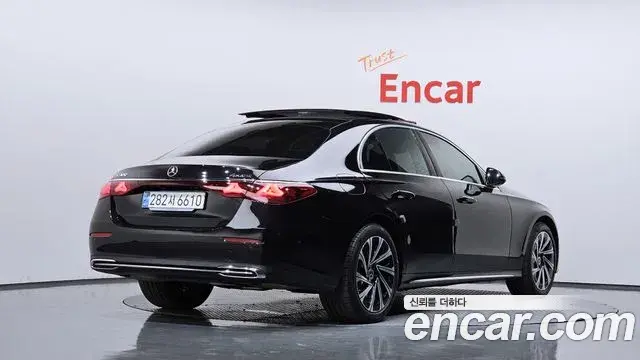 Mercedes-Benz E-Class 2024 — Photo 2/20