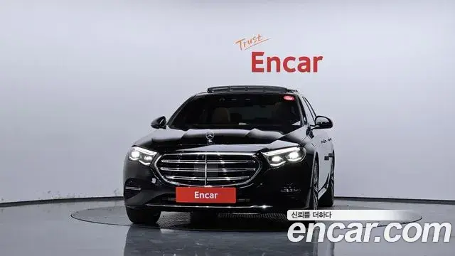 Mercedes-Benz E-Class 2024 — Photo 3/20