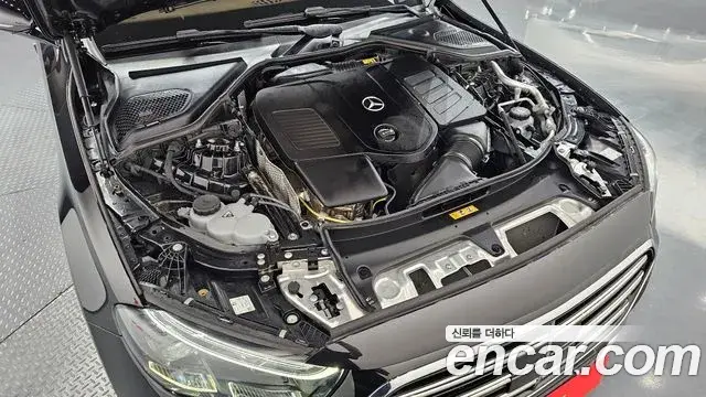 Mercedes-Benz E-Class 2024 — Photo 6/20