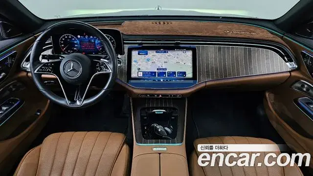 Mercedes-Benz E-Class 2024 — Photo 7/20