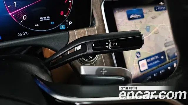 Mercedes-Benz E-Class 2024 — Photo 9/20