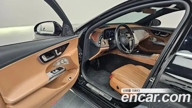 Mercedes-Benz E-Class 2024 — Photo 10/20