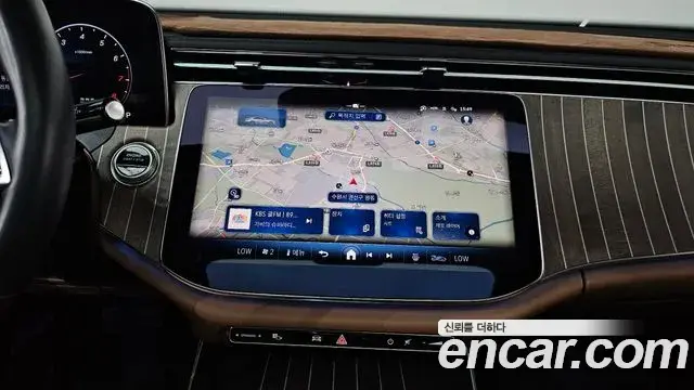 Mercedes-Benz E-Class 2024 — Photo 13/20
