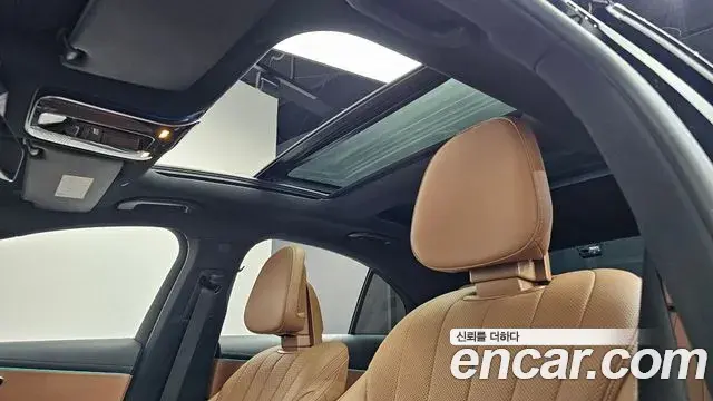 Mercedes-Benz E-Class 2024 — Photo 19/20
