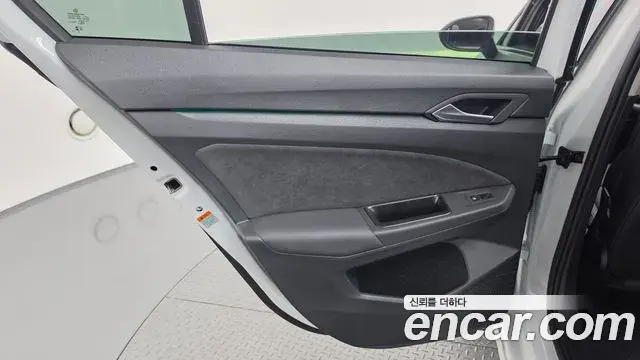 Volkswagen Golf 2026 — ფოტო 8/36