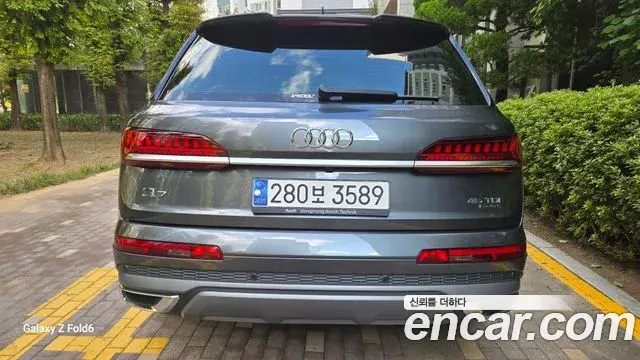 Audi Q7 2022 — Фото 4/20