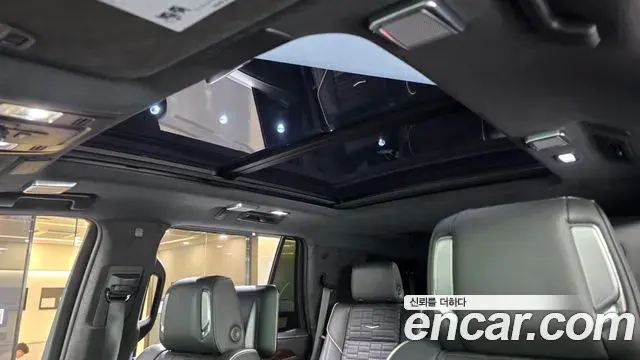 Cadillac Escalade 2022 — Photo 1/38
