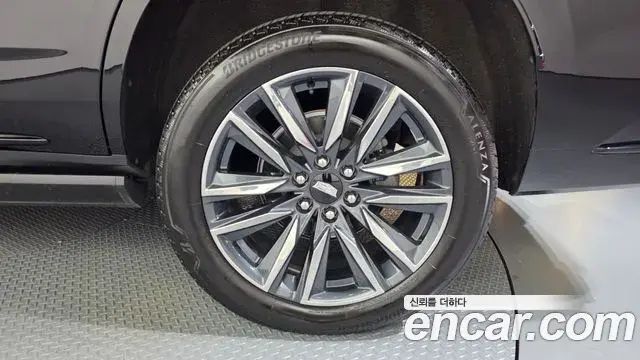 Cadillac Escalade 2022 — Photo 30/38