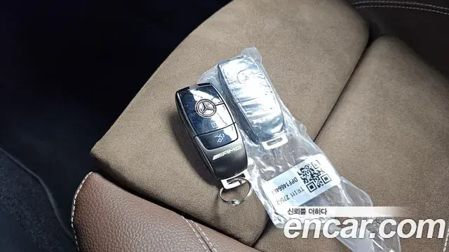 Mercedes-Benz GLB-Class 2025 — Photo 15/20