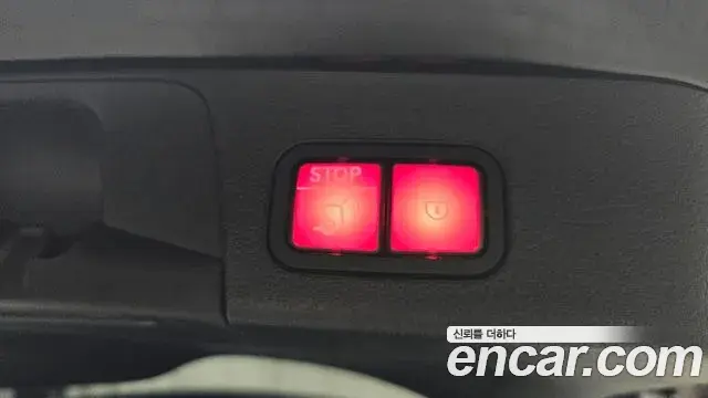 Mercedes-Benz GLB-Class 2025 — Photo 17/20