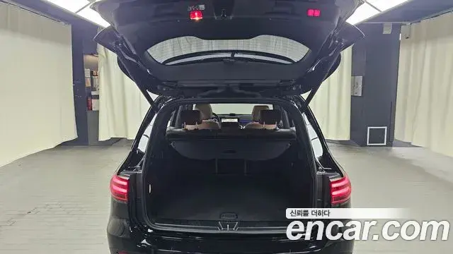 Mercedes-Benz GLB-Class 2025 — Photo 18/20
