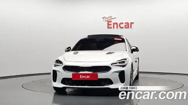Kia Stinger 2022 — Фото 3/20