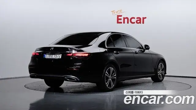 Mercedes-Benz E-Class 2022 — Фото 2/20