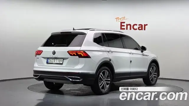 Volkswagen Tiguan Allspace 2023 — Photo 12/38