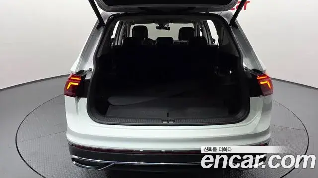 Volkswagen Tiguan Allspace 2023 — Photo 35/38