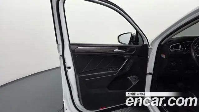 Volkswagen Tiguan Allspace 2023 — Photo 20/38
