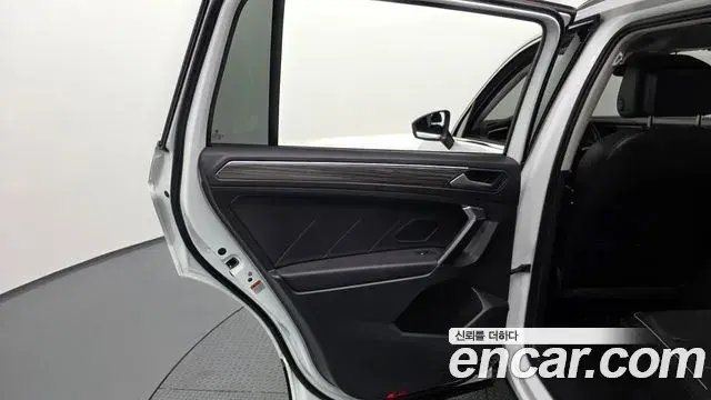 Volkswagen Tiguan Allspace 2023 — Photo 23/38